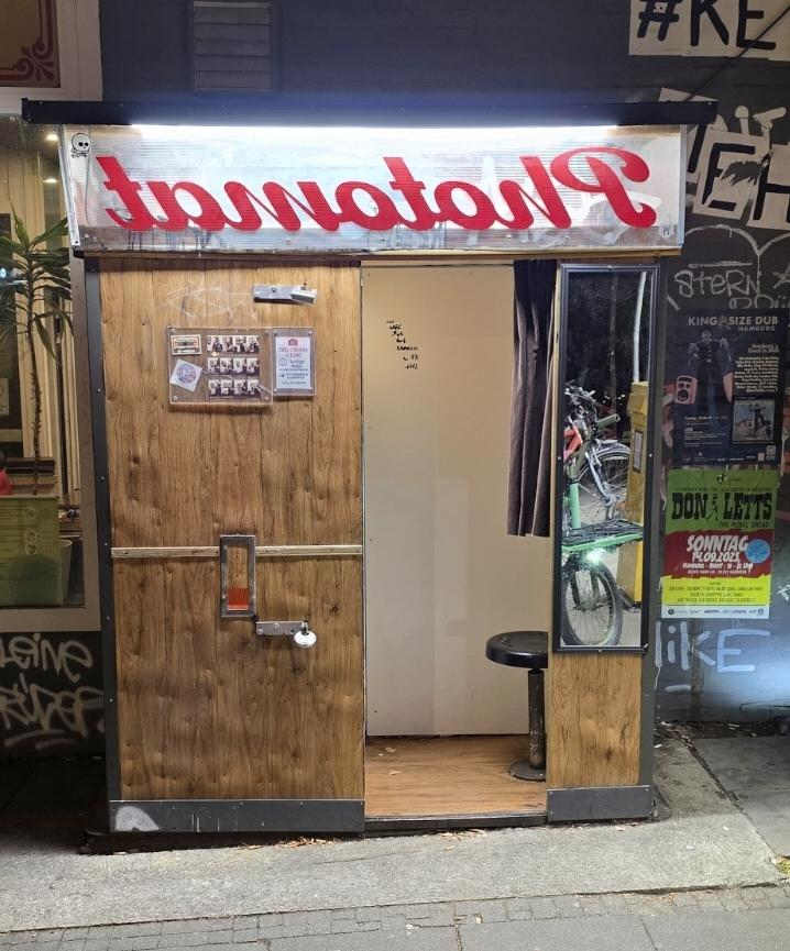 Fotoautomat Schulterblatt 106 – Schanzenviertel, Hamburg (Originalgerät 70er, ohne Fotochemikalien)